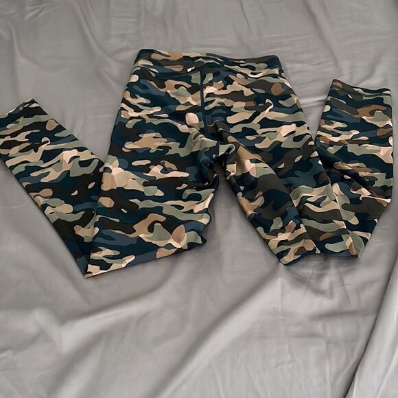 The Upside camo leggings sz XS NWOT - Picture 4 of 4